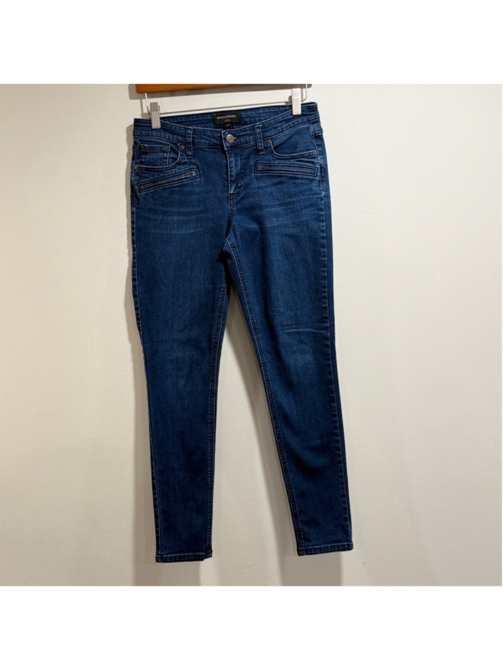 Banana Republic Women's Dark Blue Skinny Jeans with Zipper Pocket‎ Size 6